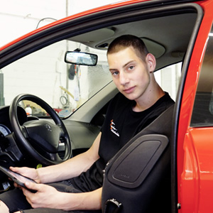 Auto-Service-Pivitsheide Werkstatt-Team Paul Lepel